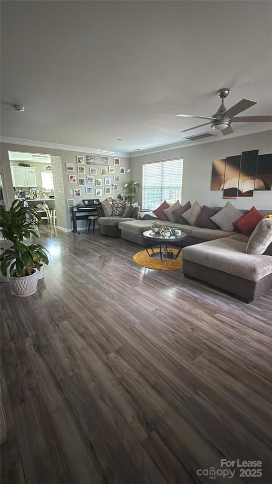 18506 Oakhurst Blvd - Photo 3 of 27