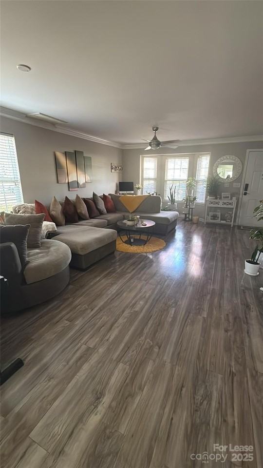 18506 Oakhurst Blvd - Photo 4 of 27