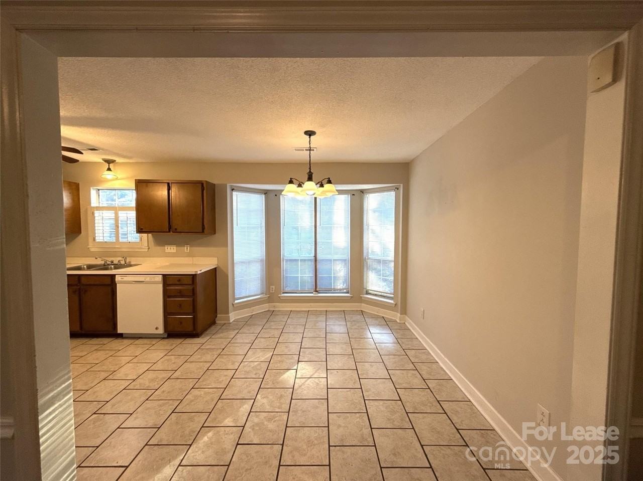 7426 Barn Stone Dr - Photo 5 of 15