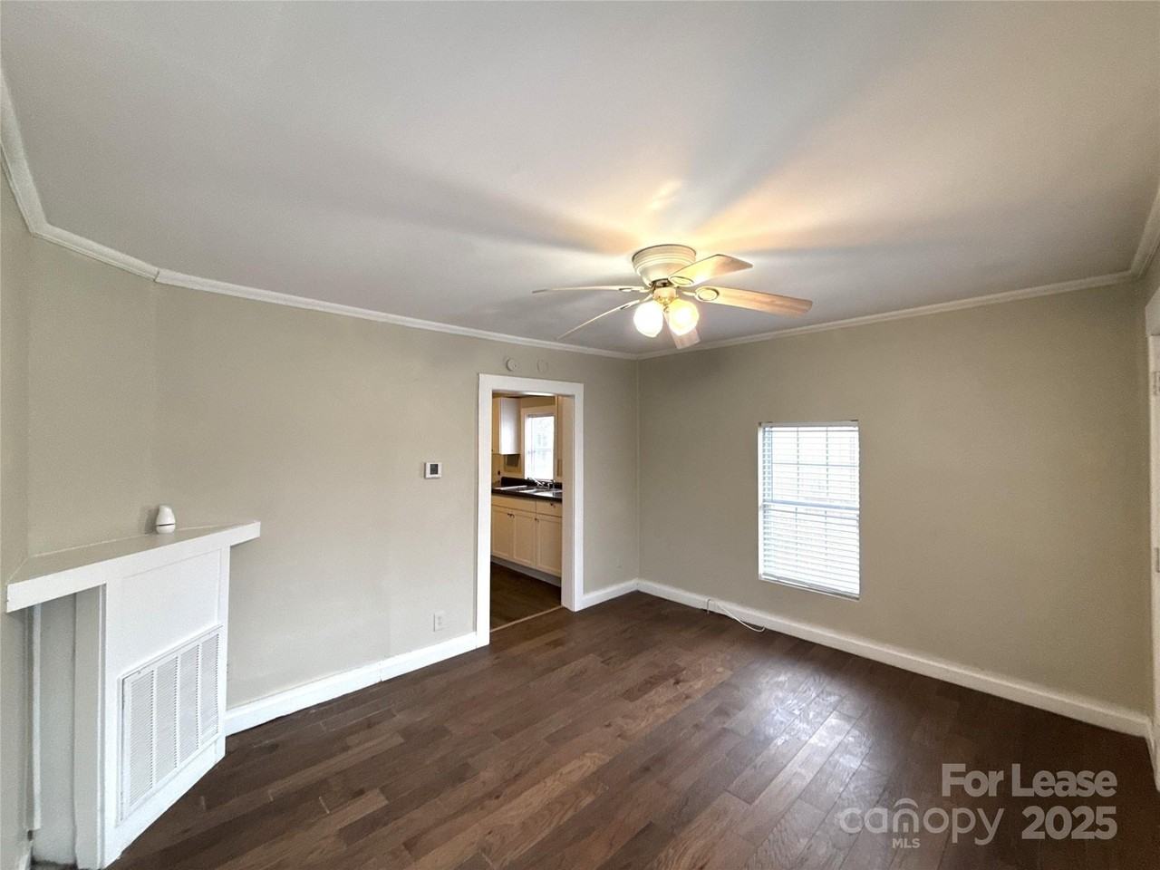 1211 W Bank St - Photo 3 of 11