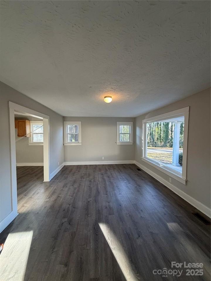 530 N Mulberry St - Photo 3 of 8