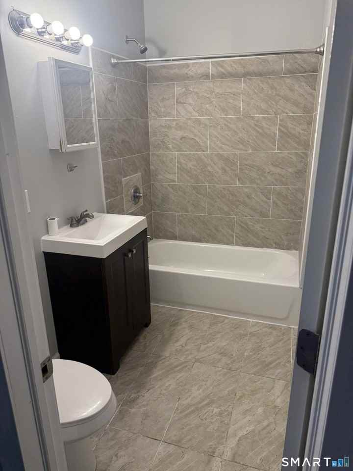 1347 Pembroke St #3 - Photo 4 of 7