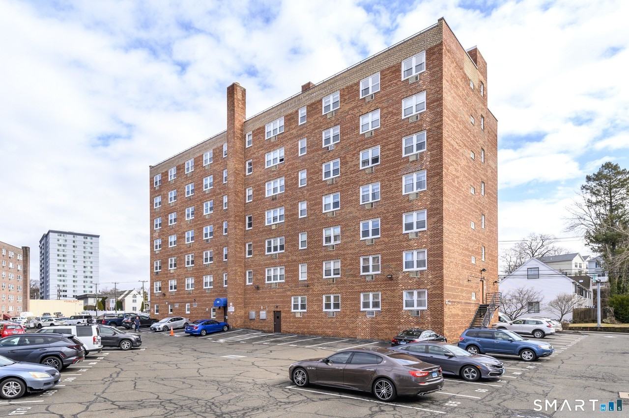 140 Grove St #2A - Photo 3 of 4