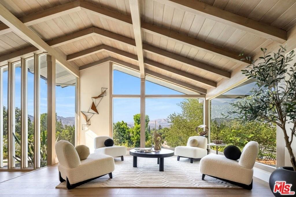 9425 Gierson Ave - Photo 3 of 40