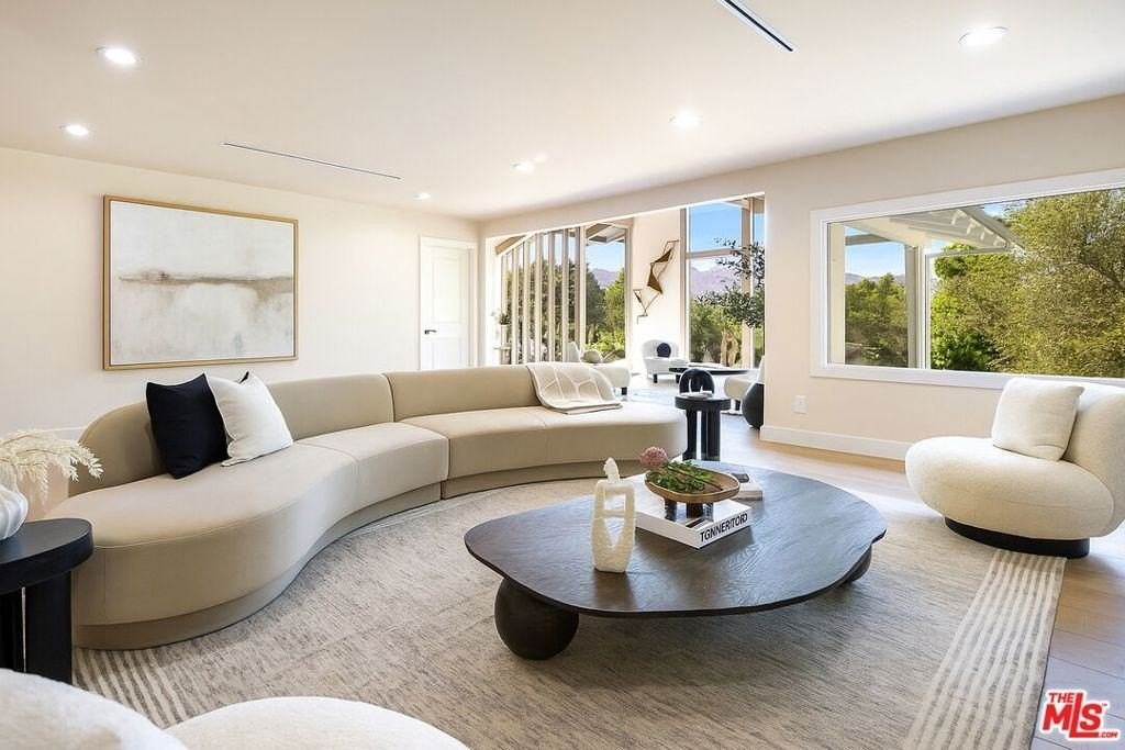 9425 Gierson Ave - Photo 4 of 40