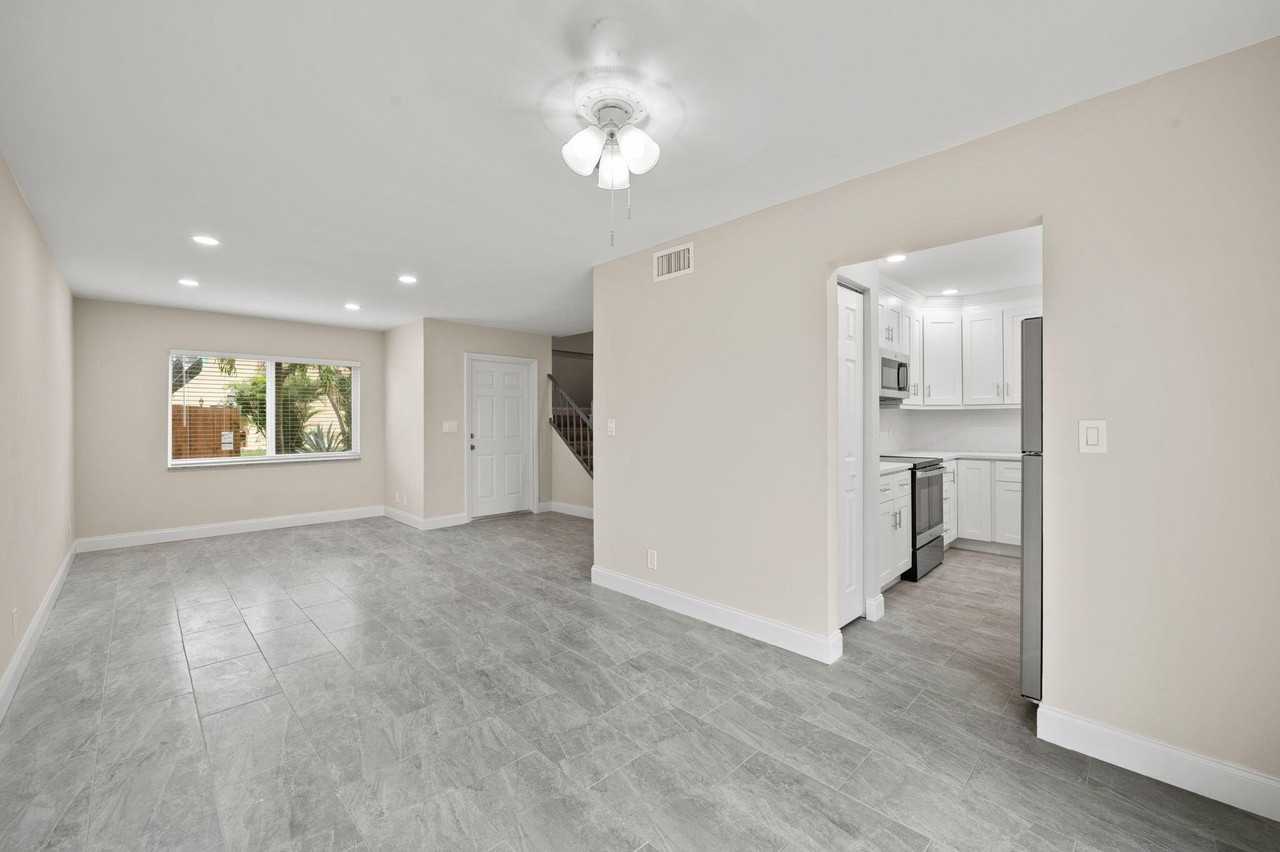 1600 Nw 15th Ave - Photo 4 of 23