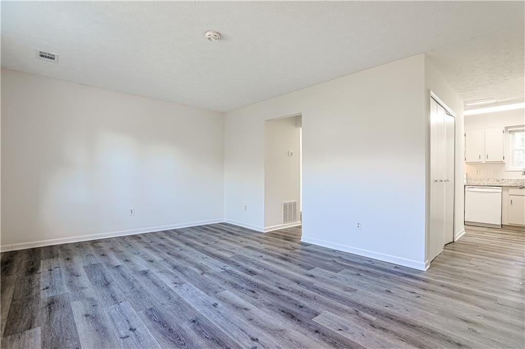 732 S Candler St - Photo 3 of 29