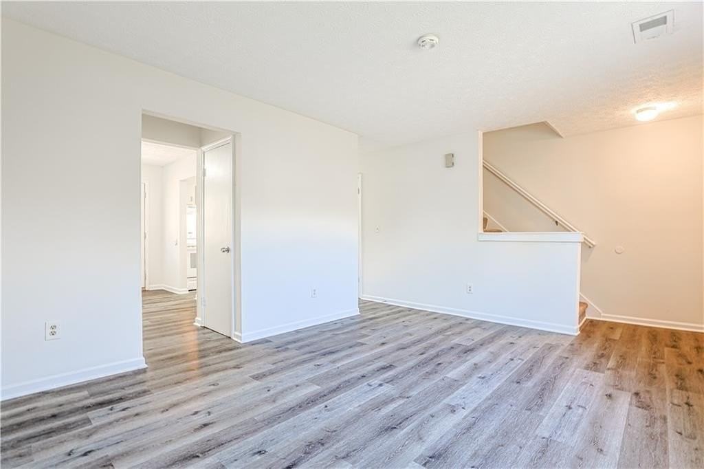 732 S Candler St - Photo 4 of 29