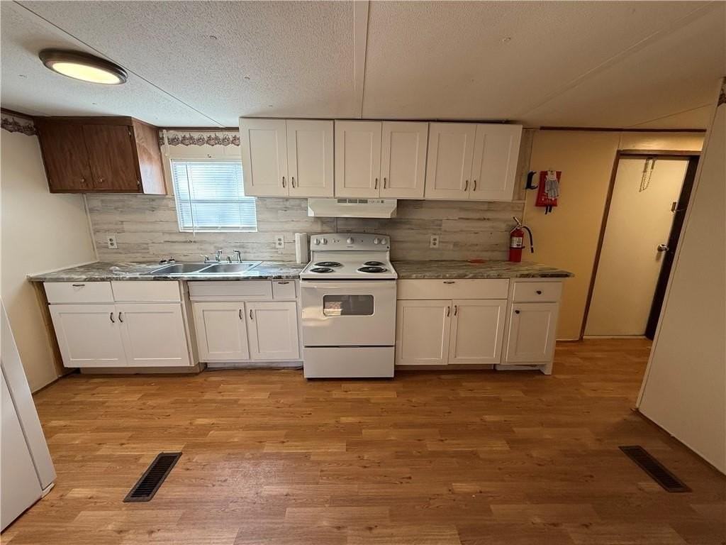 15 Elza Dr - Photo 4 of 13