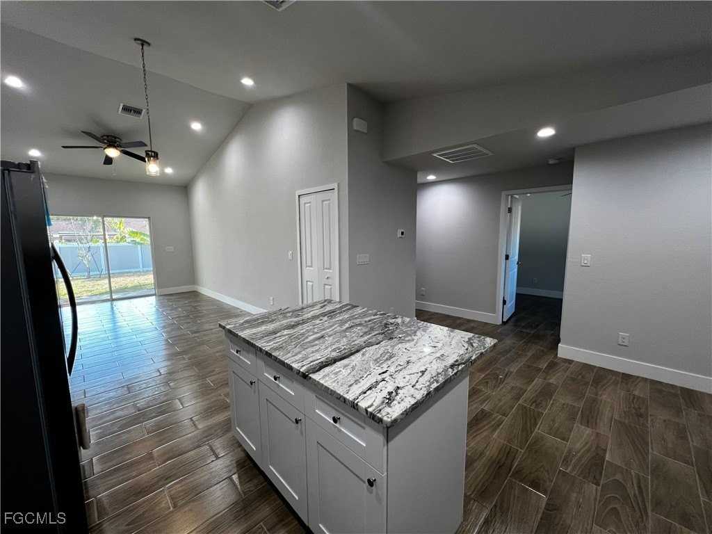 1106 Cape Coral Pkwy W - Photo 5 of 11