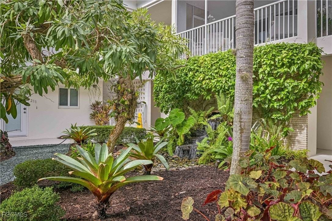 223 3rd Ave S Unit 223 #223 - Photo 4 of 30