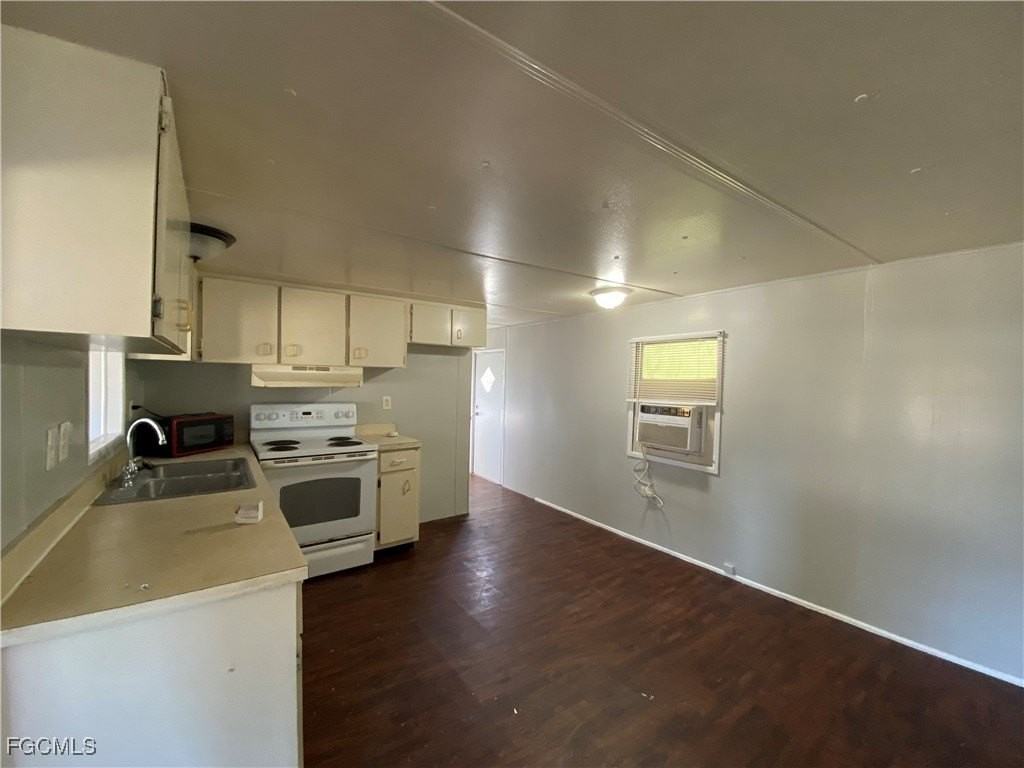 8219 Mcdaniel Dr - Photo 3 of 10