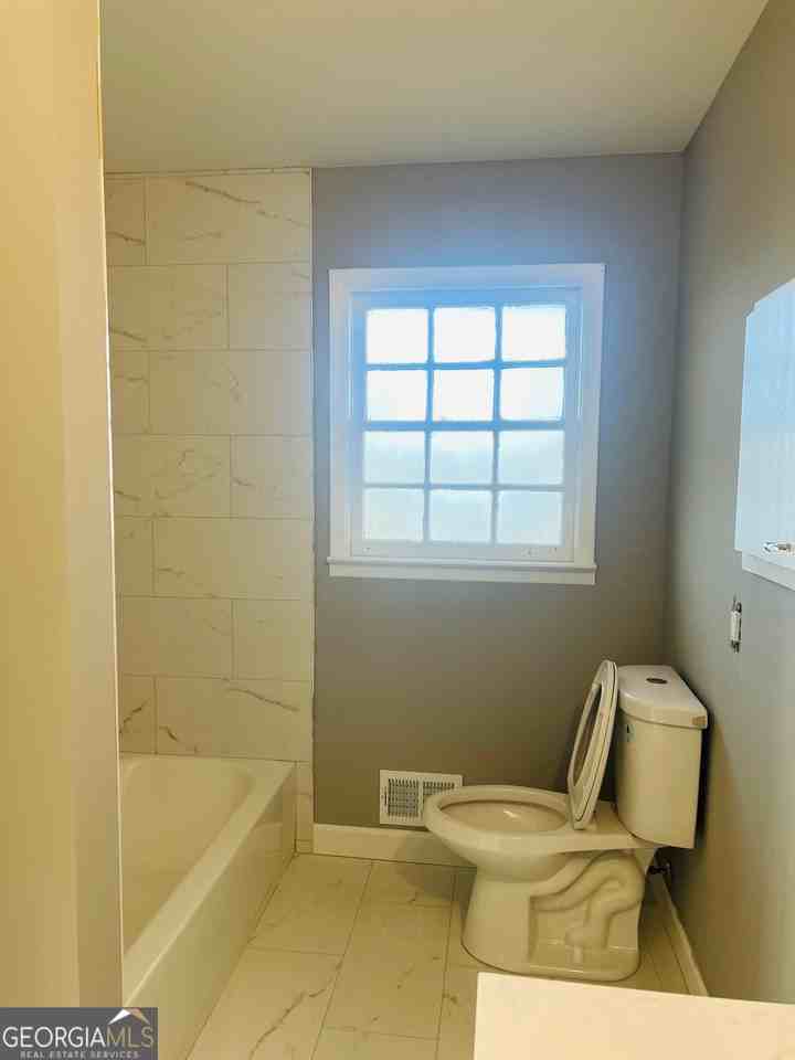 4388 Redwood St - Photo 5 of 27