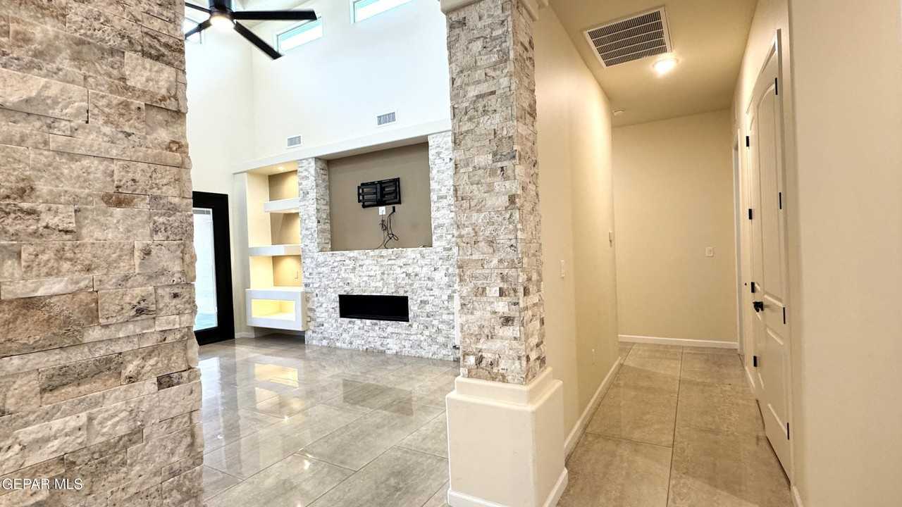 12408 Freshwater Dr - Photo 7 of 50