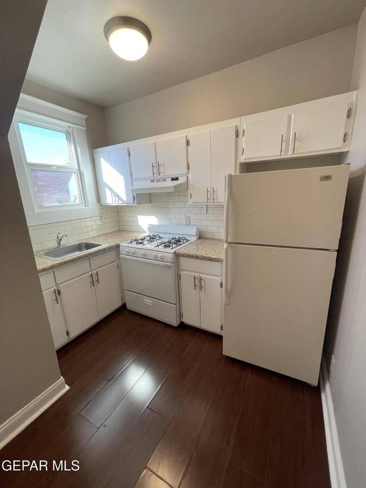 521 W Missouri Ave - Photo 3 of 14