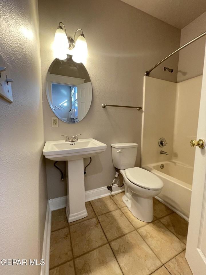 521 W Missouri Ave - Photo 6 of 14