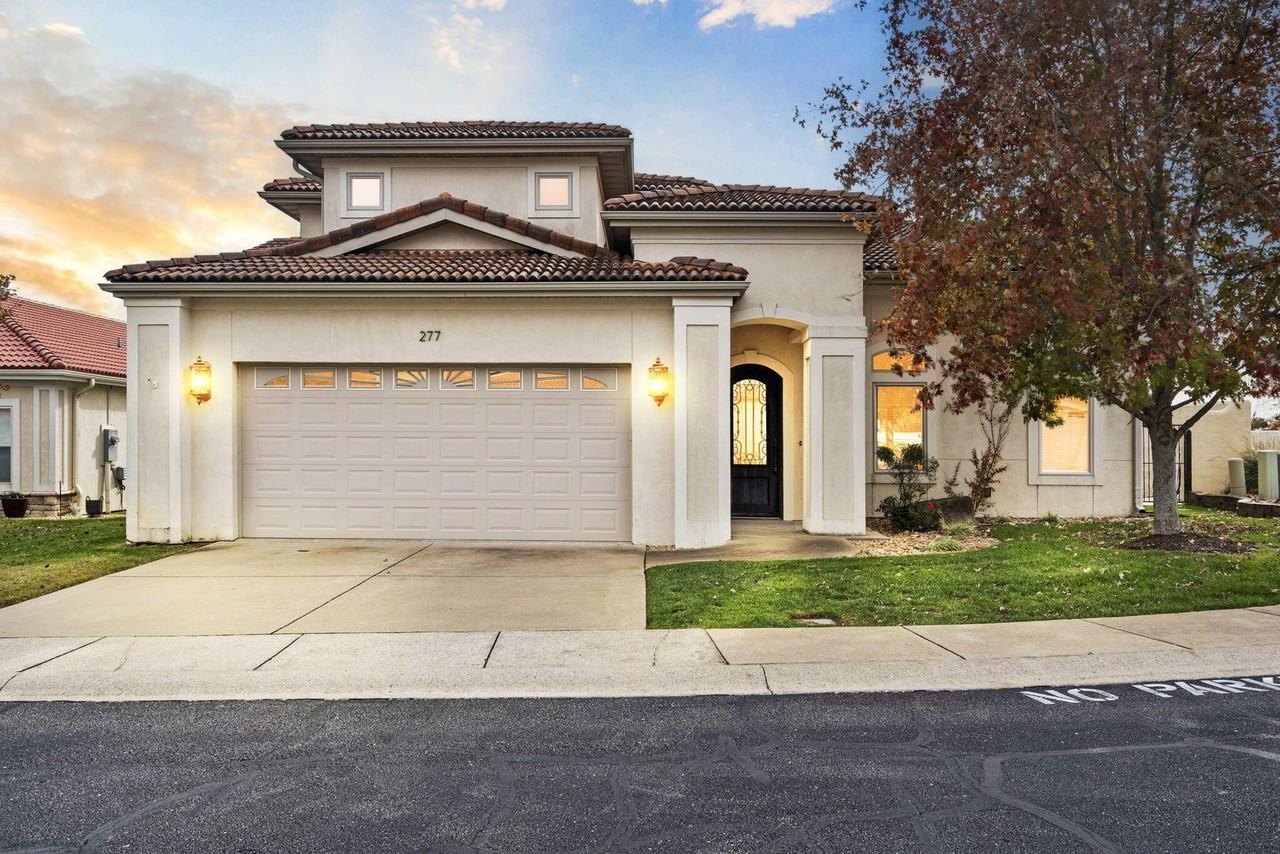 277 Siena Blvd - Photo 4 of 50