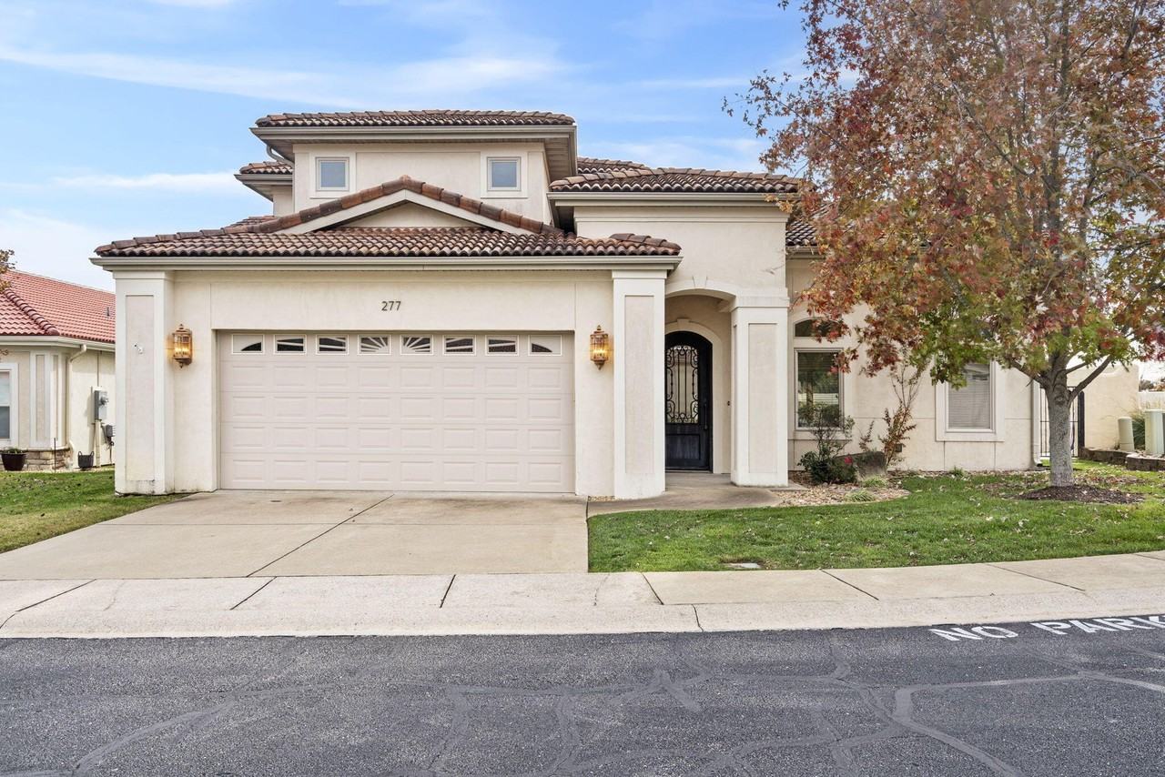 277 Siena Blvd - Photo 5 of 50