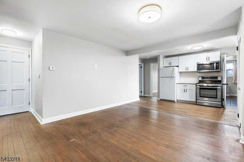 26 Van Ness Ter - Photo 3 of 21