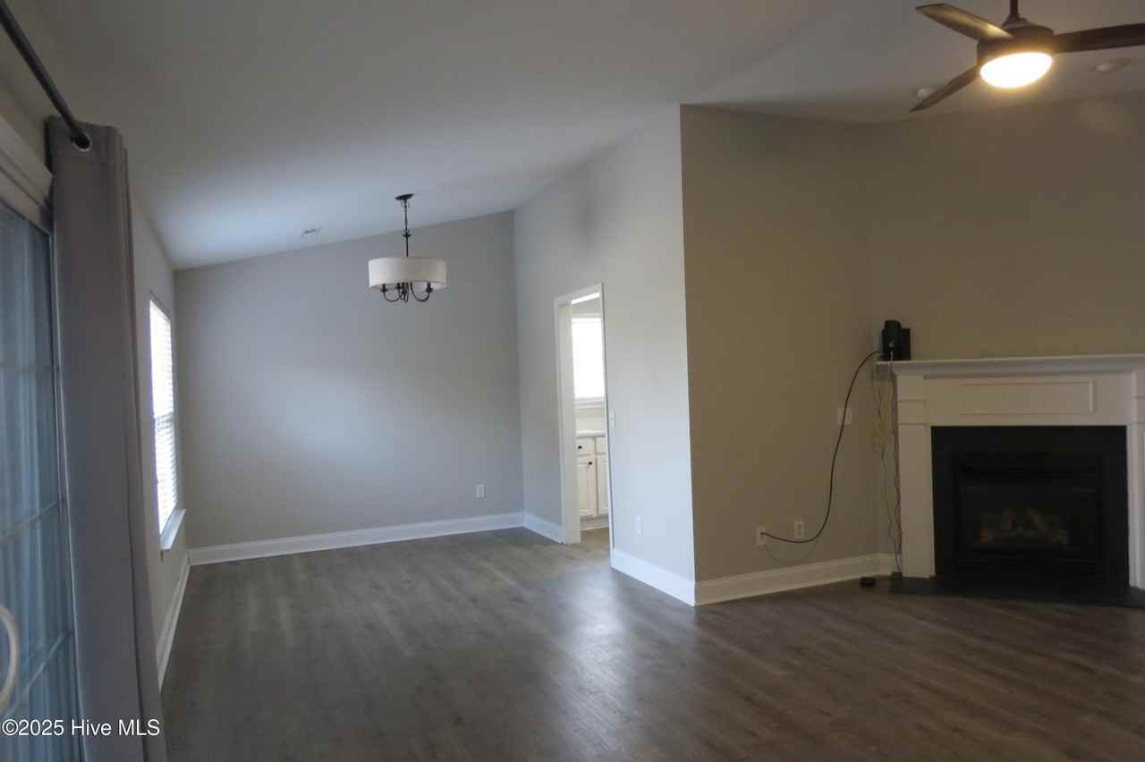 5189 Minnesota Dr Se - Photo 3 of 21