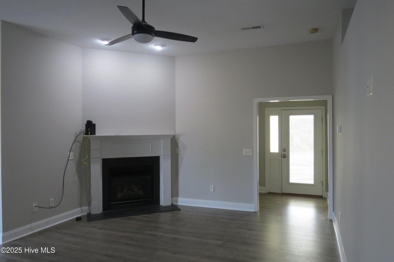 5189 Minnesota Dr Se - Photo 5 of 21