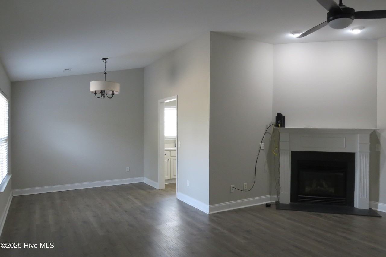 5189 Minnesota Dr Se - Photo 6 of 21