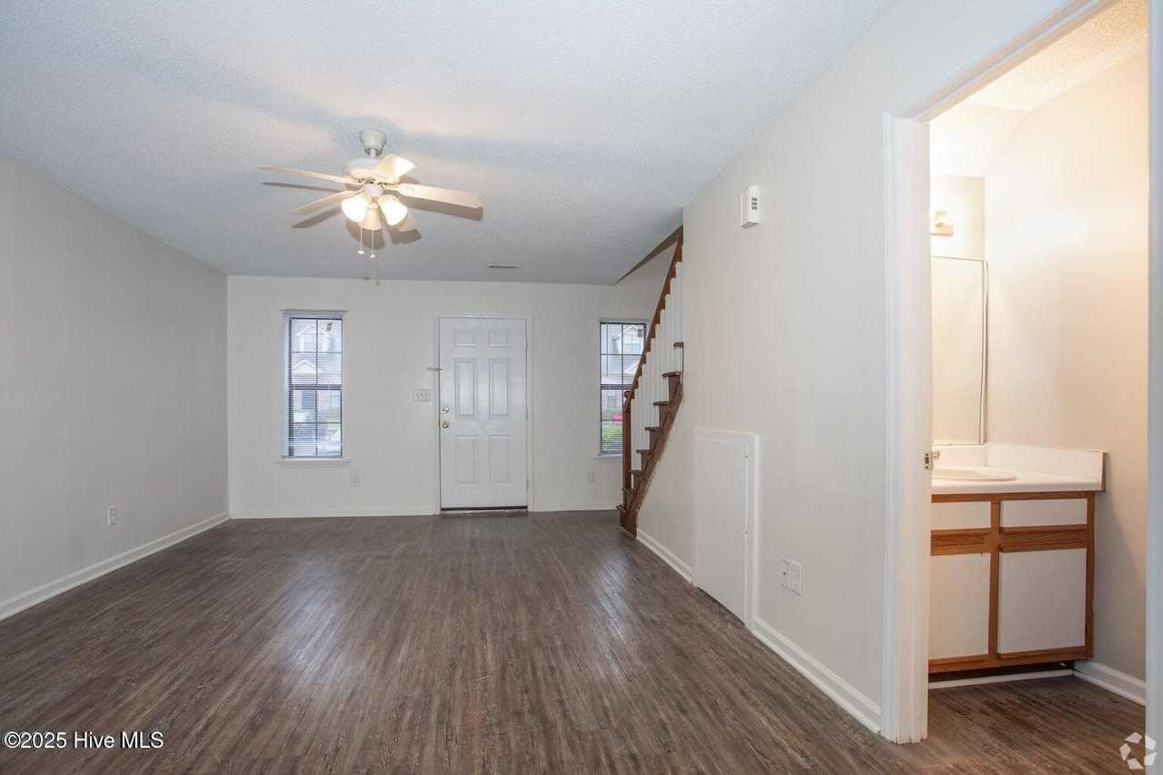 911 Allen Rd Apt A7 #A7 - Photo 3 of 12