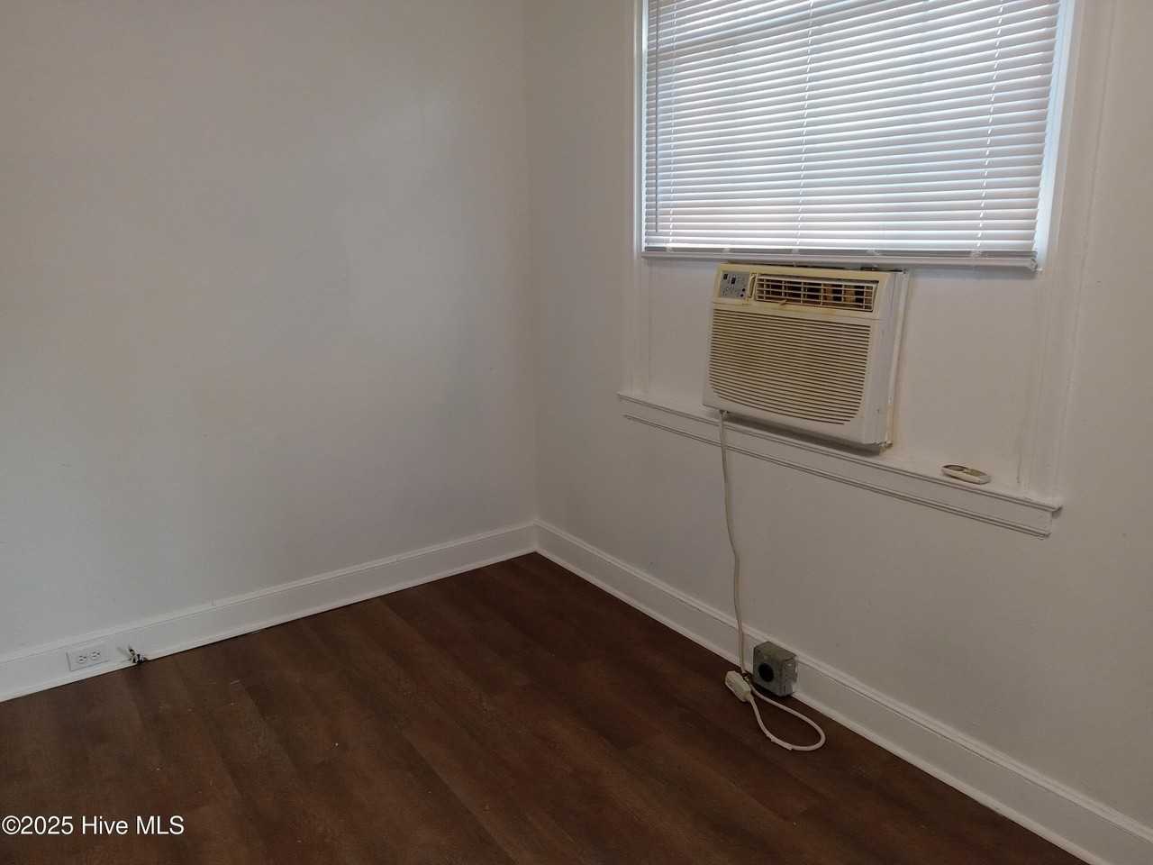 321 Charlotte St Apt C3 #C3 - Photo 2 of 8