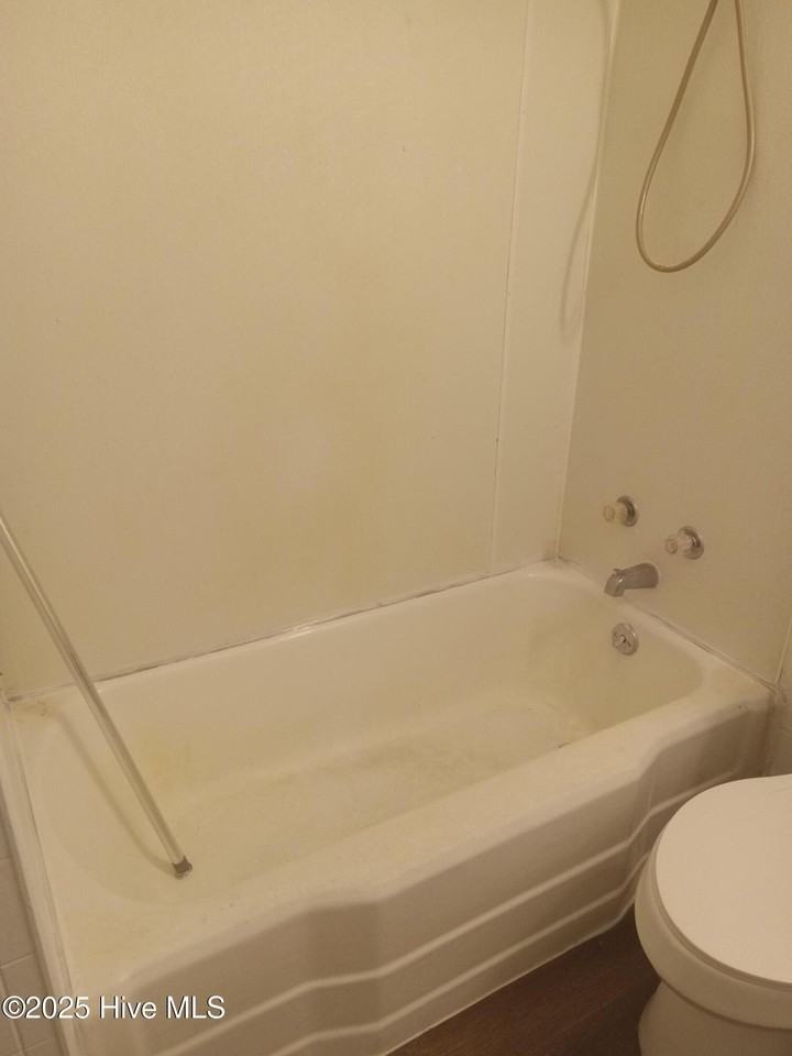 321 Charlotte St Apt C3 #C3 - Photo 5 of 8