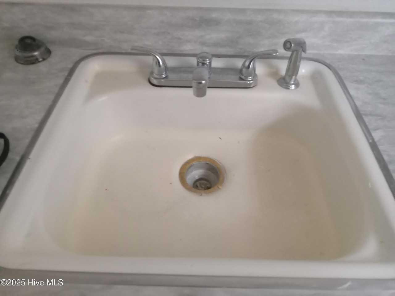 321 Charlotte St Apt C3 #C3 - Photo 6 of 8