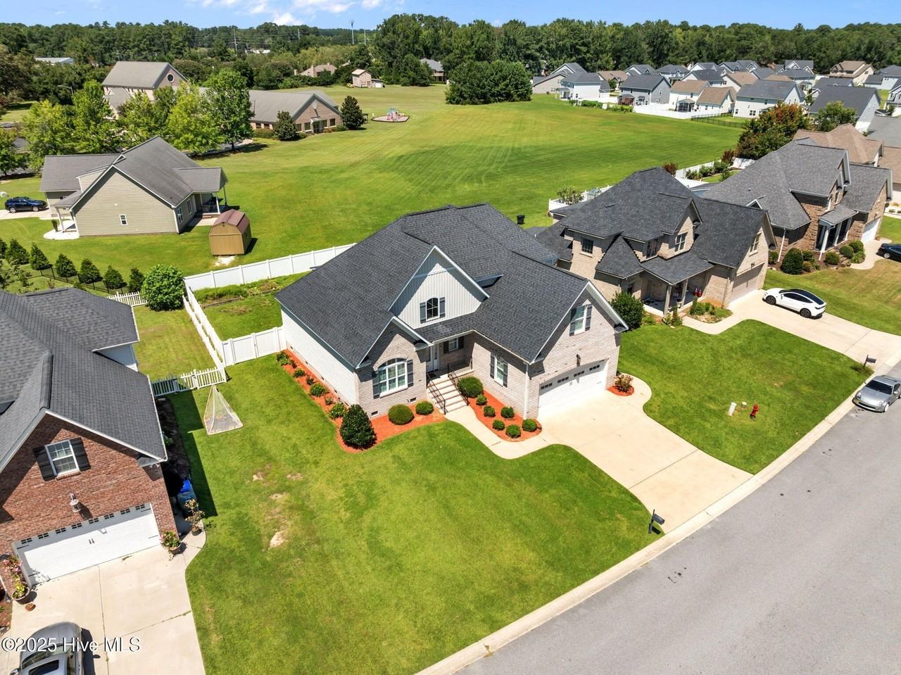 133 Blackwater Dr - Photo 5 of 48