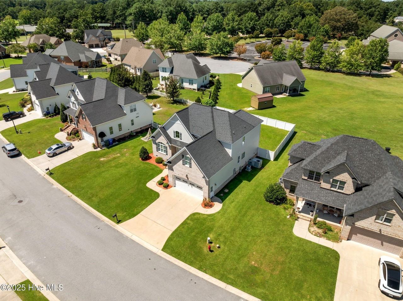 133 Blackwater Dr - Photo 6 of 48