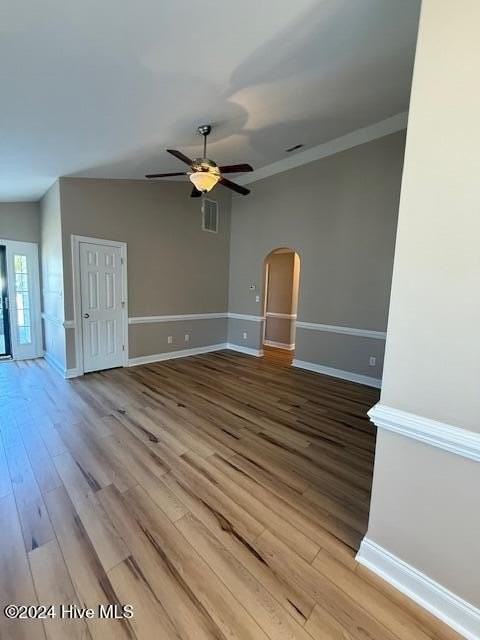 729 Seneca Ct - Photo 3 of 17