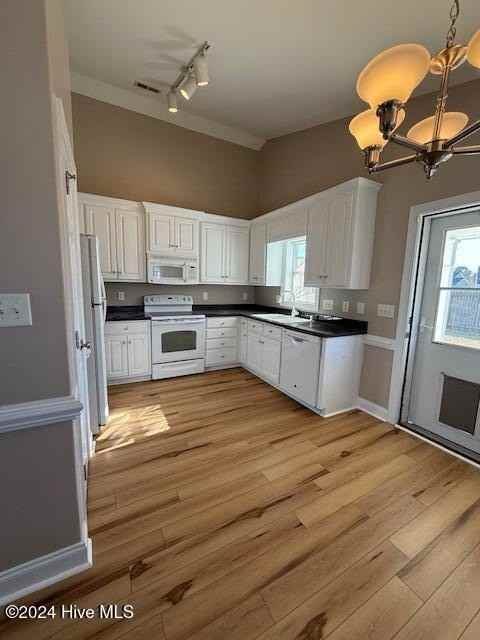 729 Seneca Ct - Photo 4 of 17