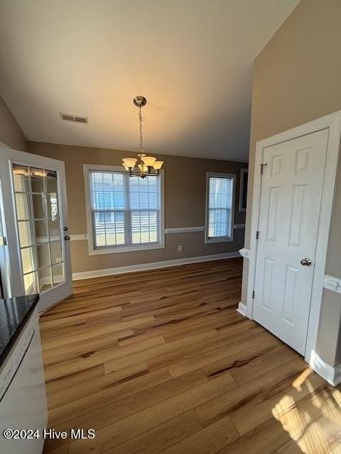 729 Seneca Ct - Photo 6 of 17