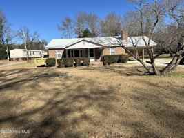 featured image of 178 Rosalyn Rd