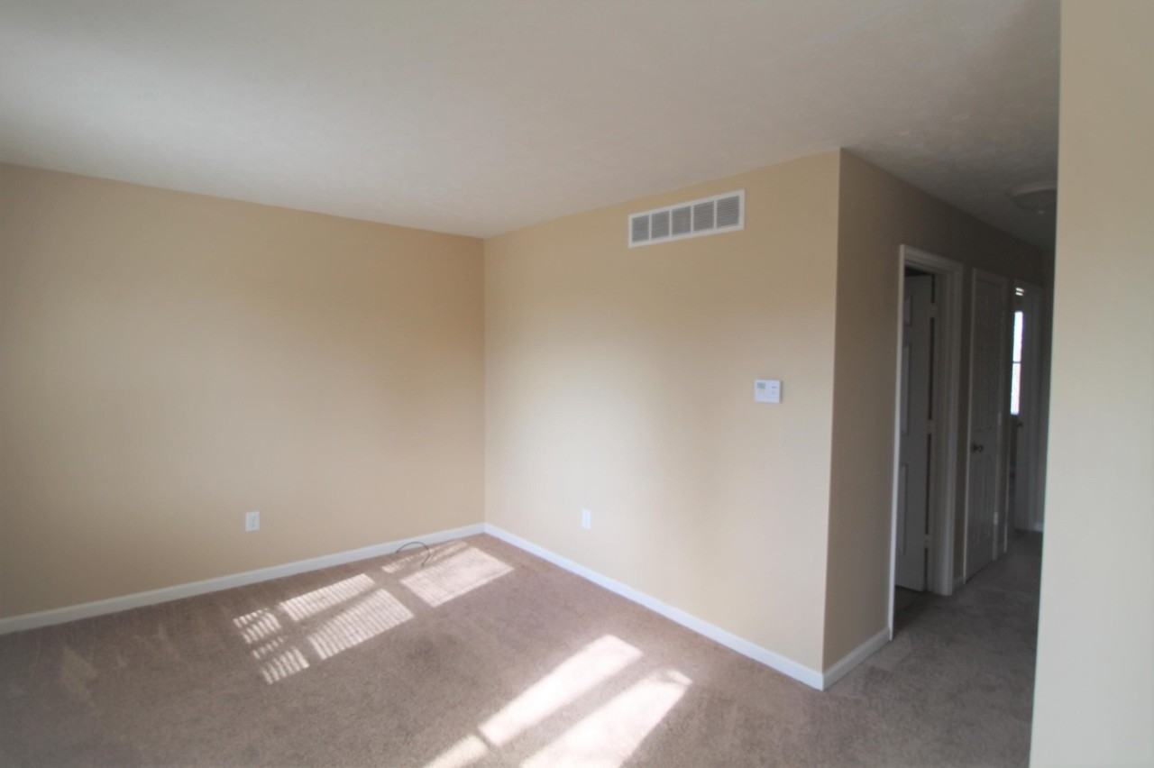 126 Henry Ct - Photo 3 of 11