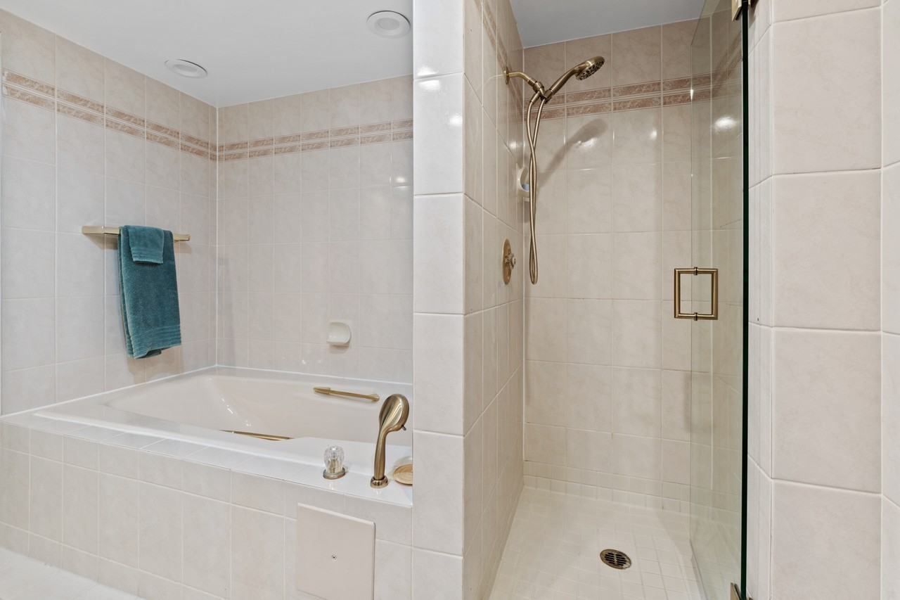 1010 Beach Avenue #402 - Photo 7 of 34