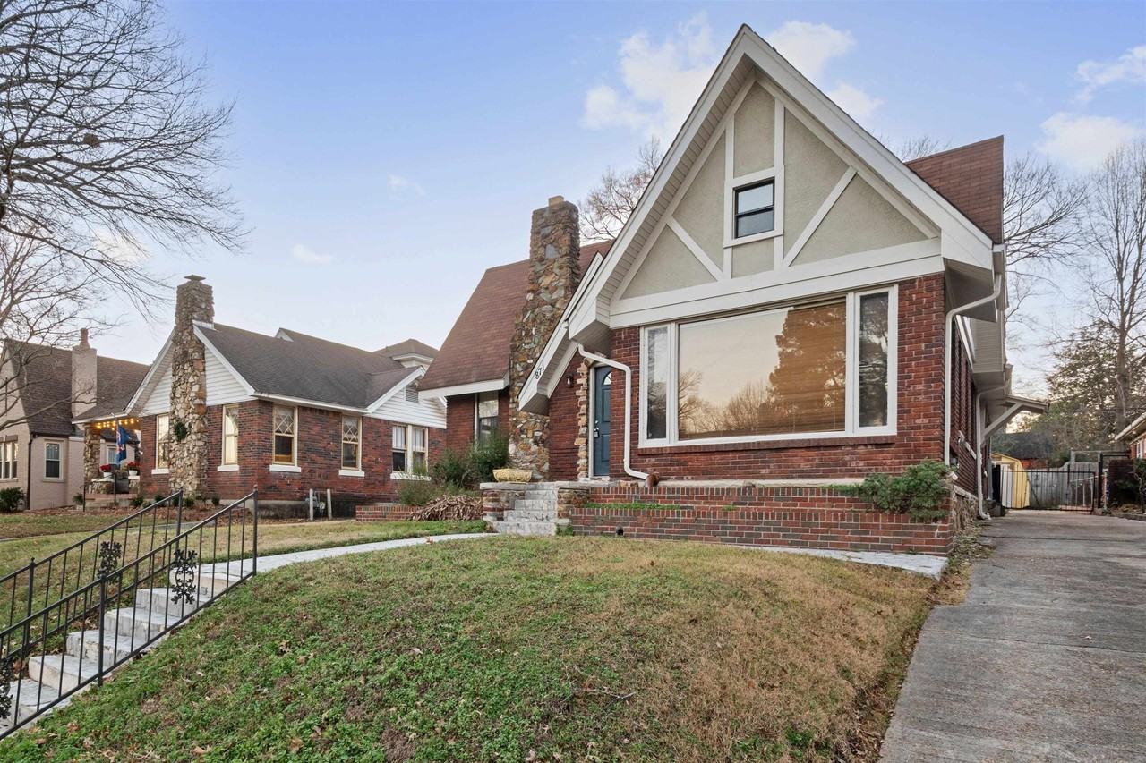 871 University St - Photo 2 of 26