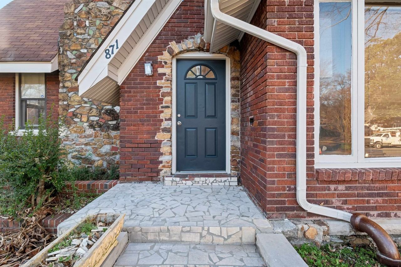 871 University St - Photo 3 of 26