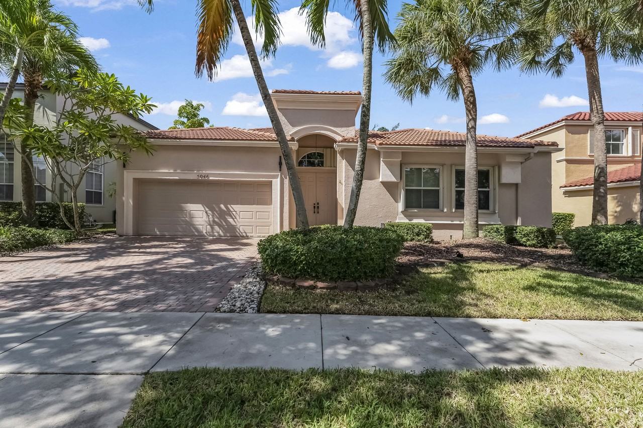 5046 Sw 162nd Ave - Photo 2 of 8