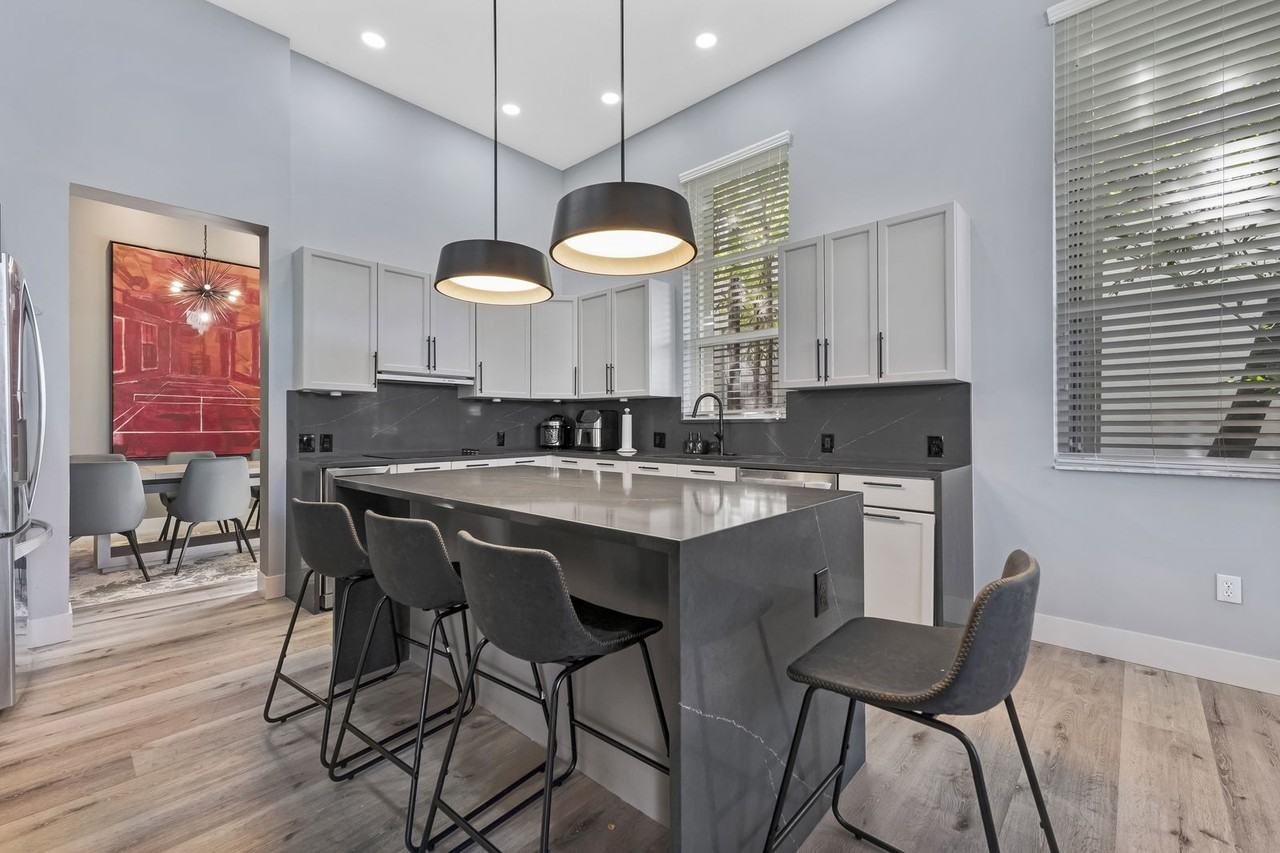 5046 Sw 162nd Ave - Photo 4 of 8