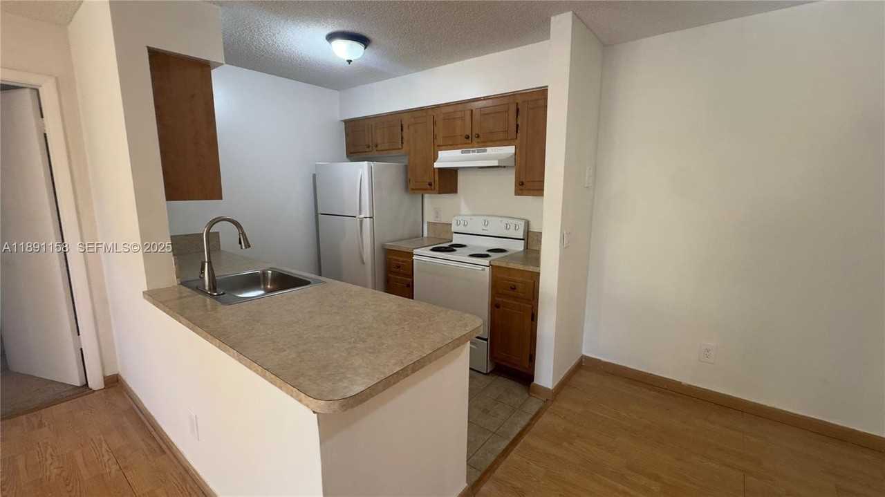 10480 Nw 8th St #201 - Photo 4 of 11