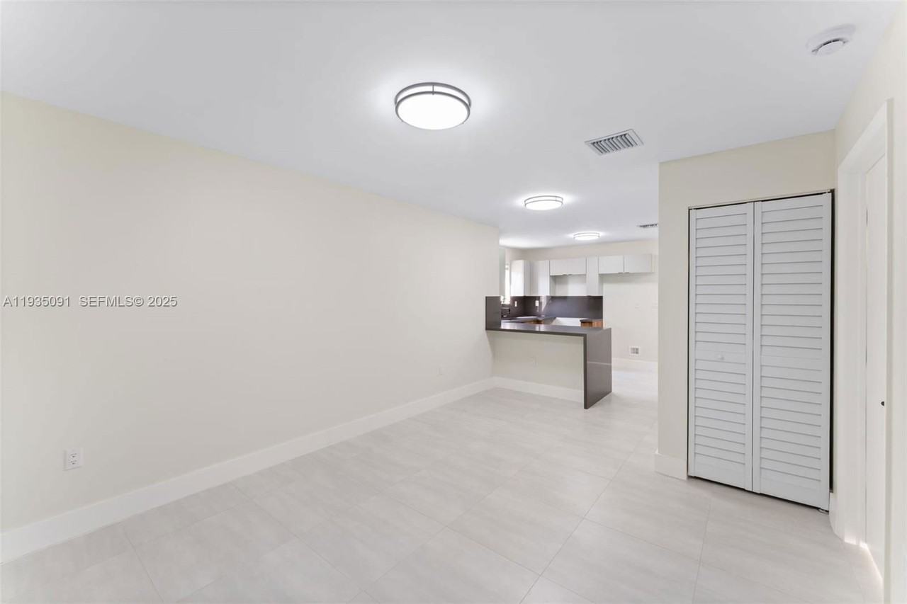 1181 Nw 66th St #1181 - Photo 3 of 8