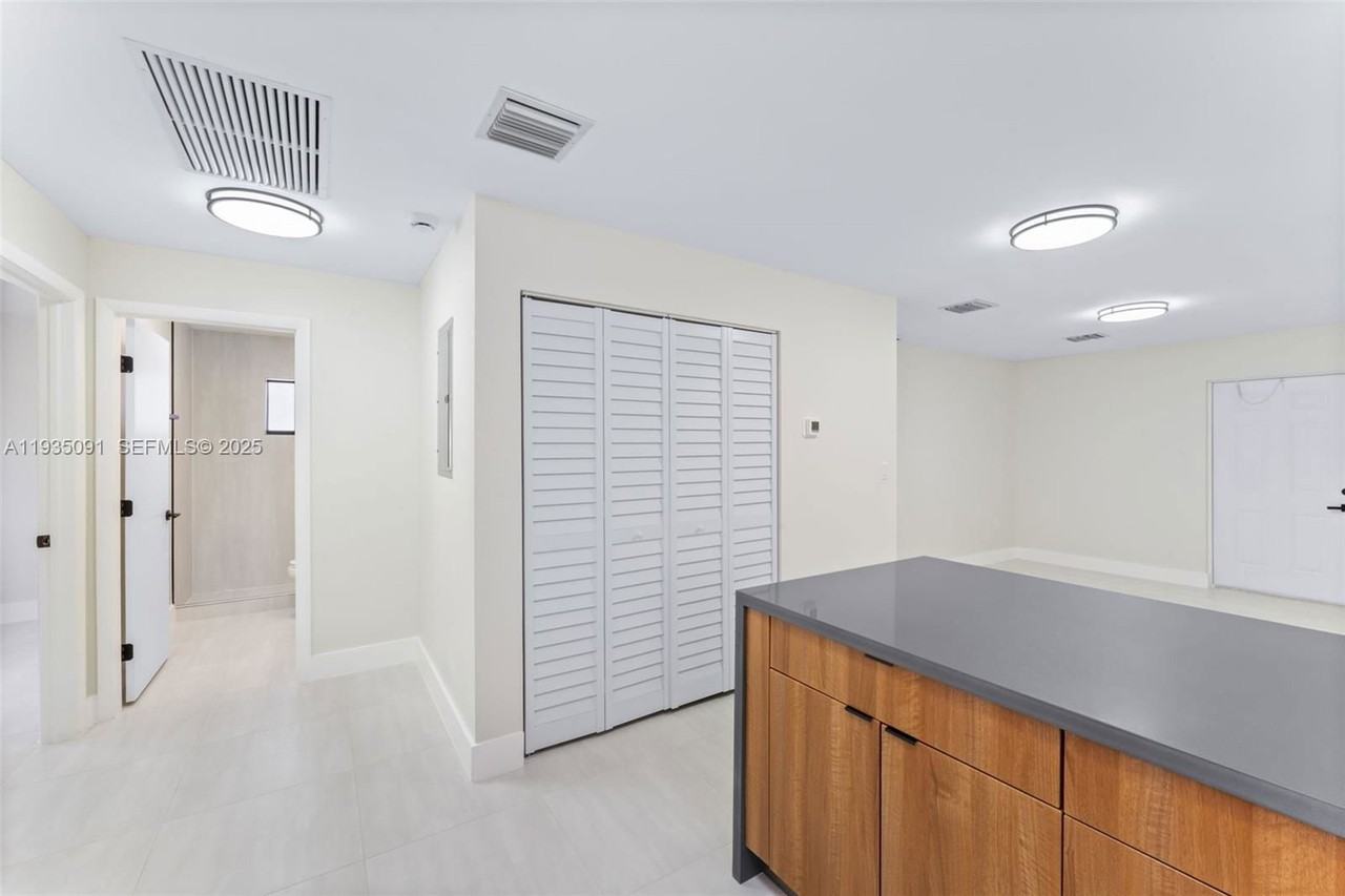 1181 Nw 66th St #1181 - Photo 4 of 8