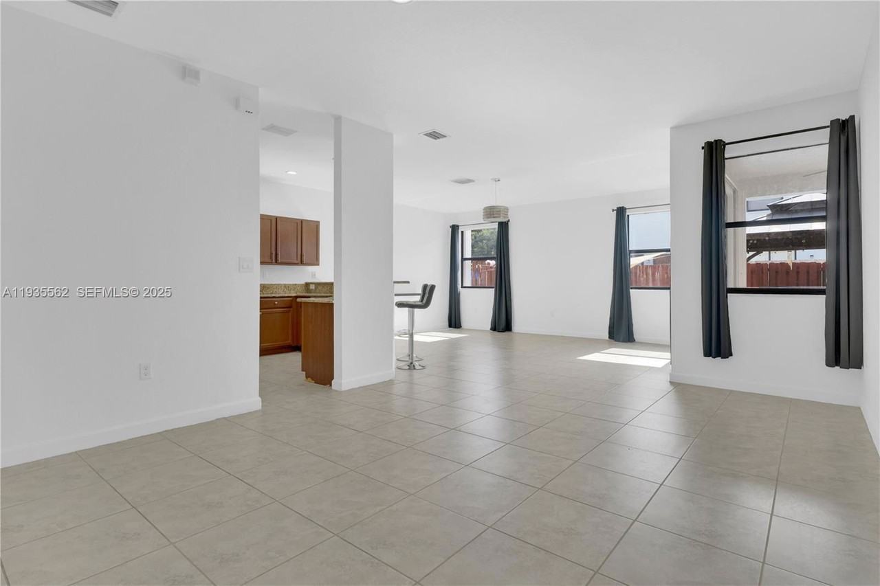 11228 Sw 239th St - Photo 2 of 8