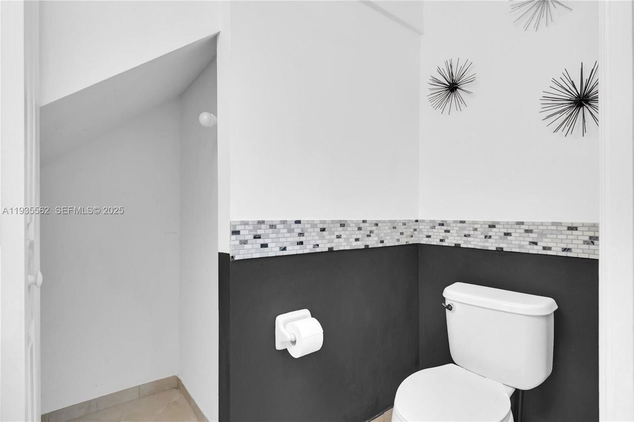 11228 Sw 239th St - Photo 3 of 8