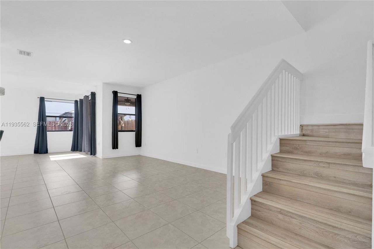 11228 Sw 239th St - Photo 4 of 8