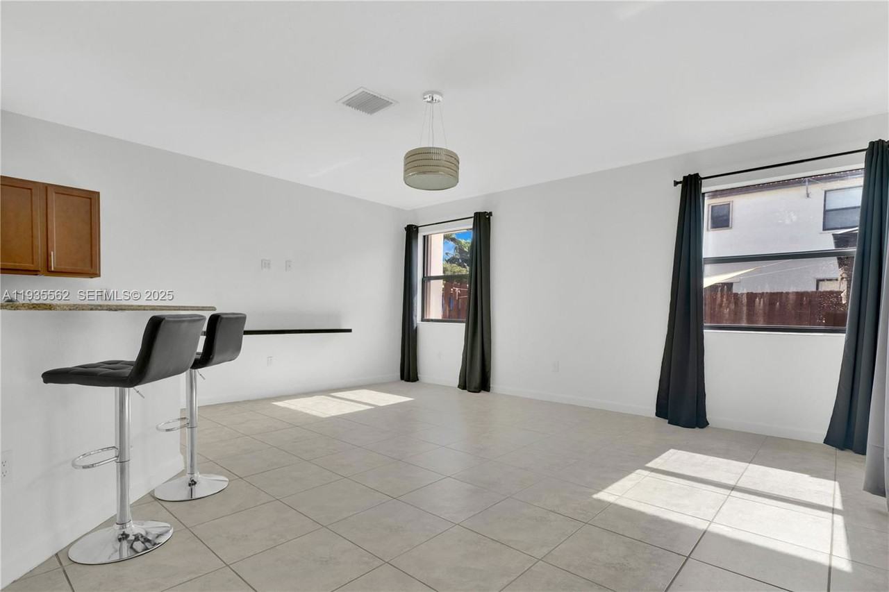 11228 Sw 239th St - Photo 5 of 8