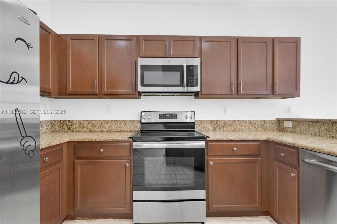 11228 Sw 239th St - Photo 7 of 8